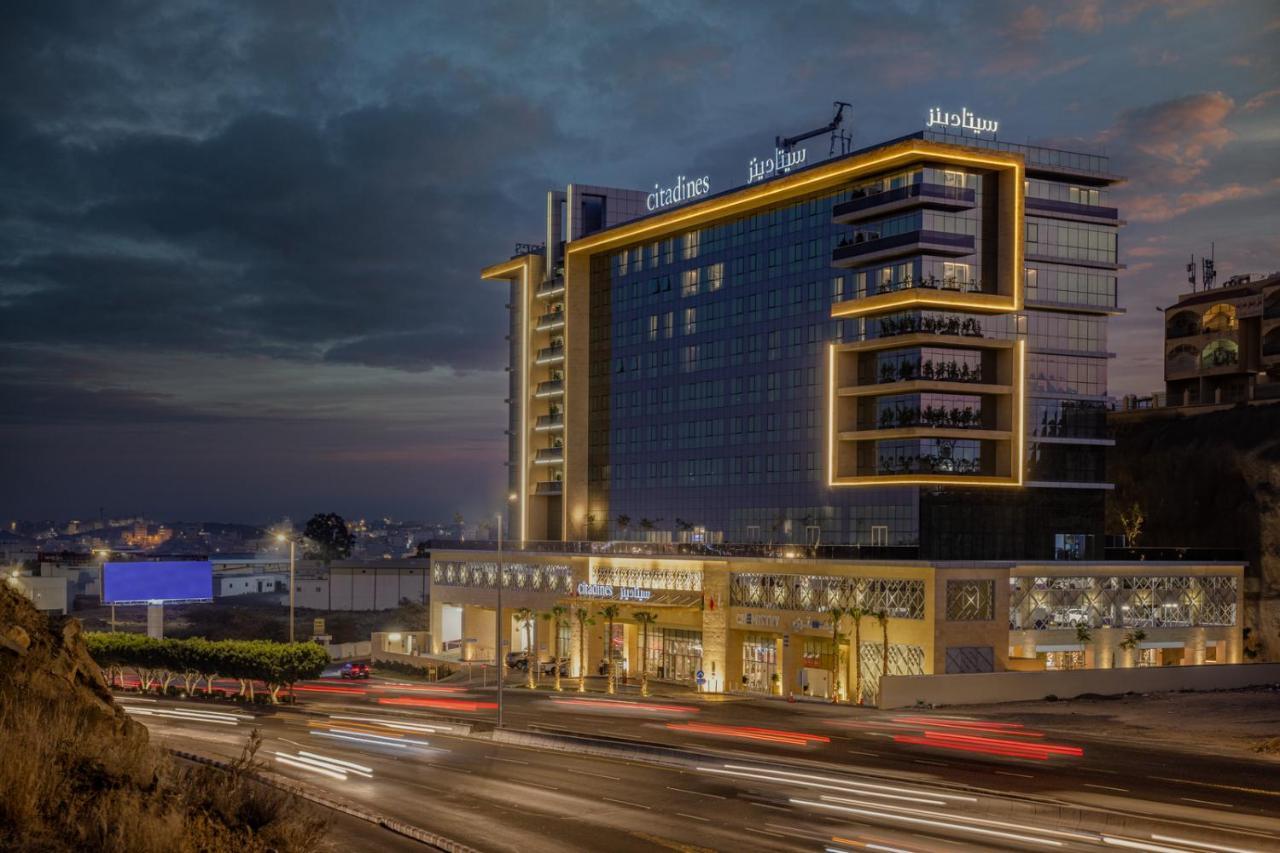 Citadines Abha Aparthotel Exterior foto The hotel at night