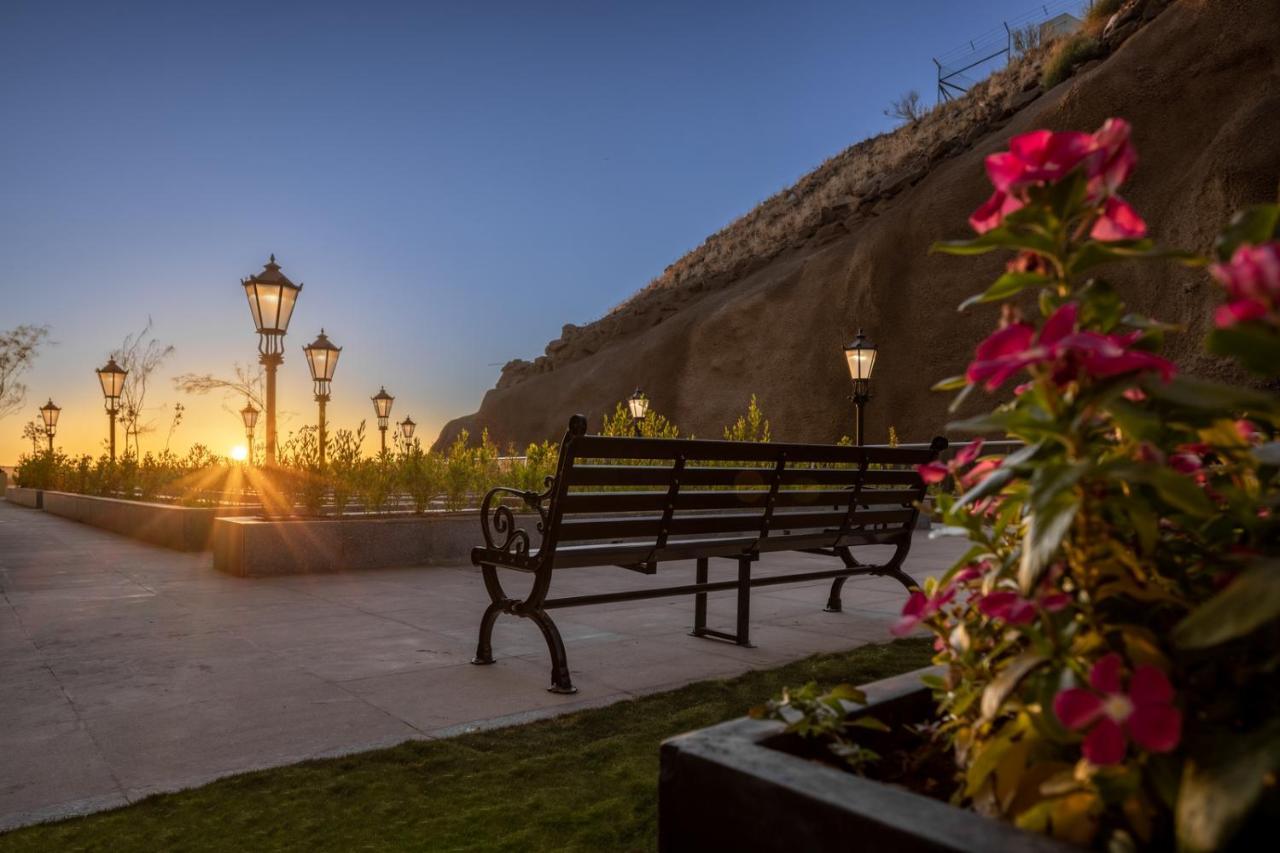 Citadines Abha Aparthotel Exterior foto Sunset at the Fort