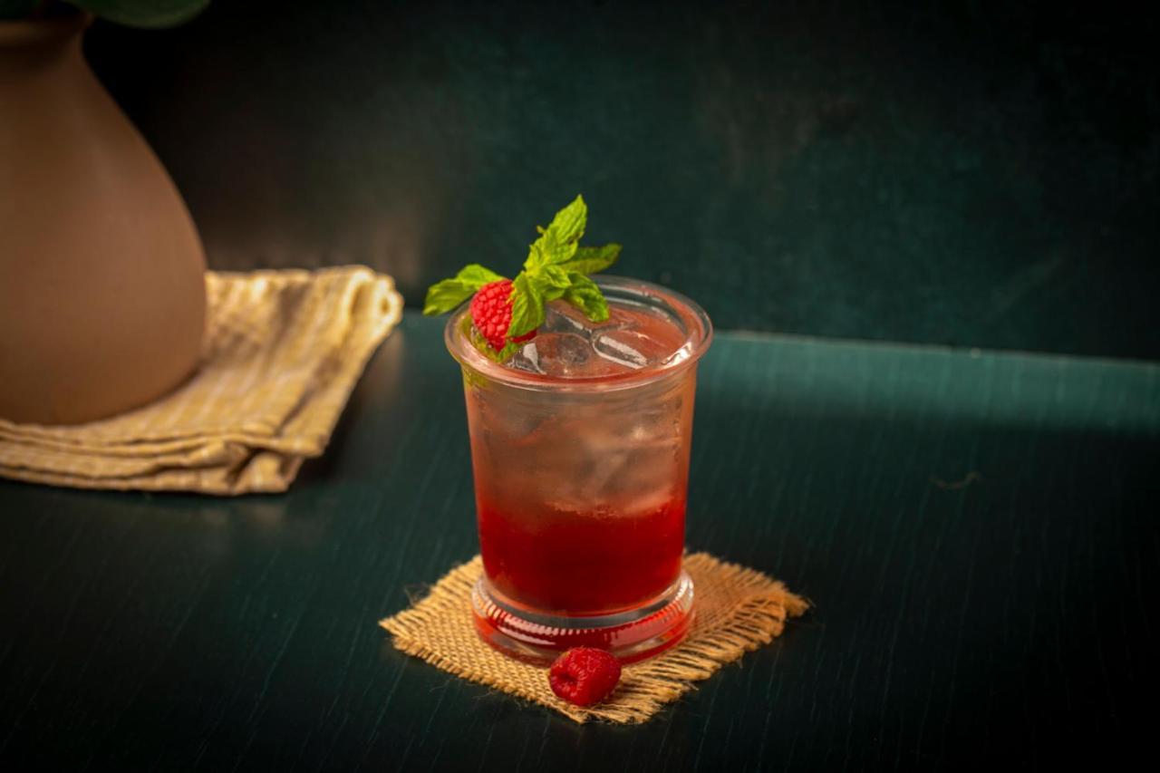 Citadines Abha Aparthotel Exterior foto A strawberry basil smash
